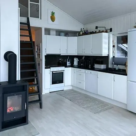 Feriehus Charming With Archipelago Views In Sogn