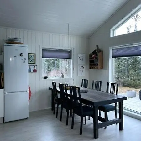 Charming With Archipelago Views In Sogn Hébergement de vacances Anneland
