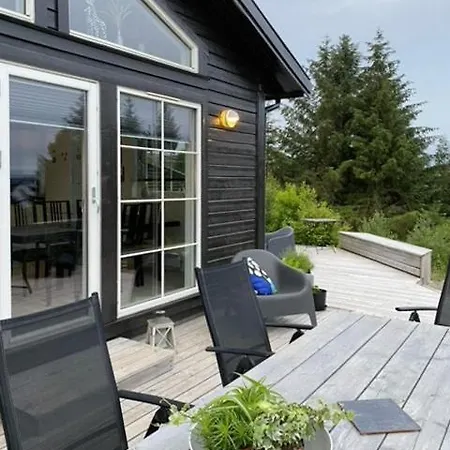 Feriehus Charming With Archipelago Views In Sogn